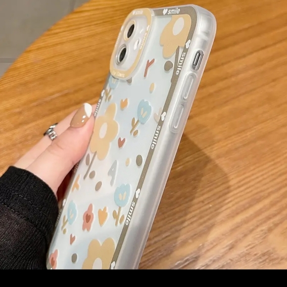 Brand new Apple IPhone 14 Pro Max Flower🌻🌻 Silicone Phone case - Picture 2 of 6